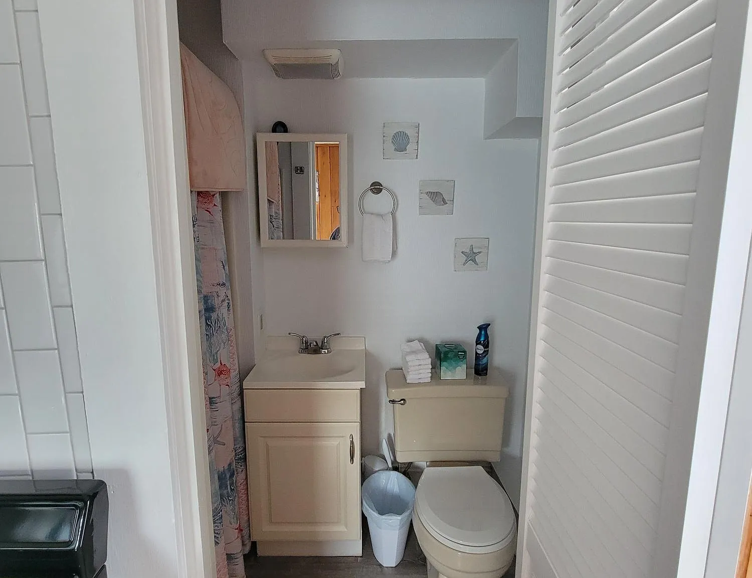 Studio, 300 sqft, $1,600 — Photo 4