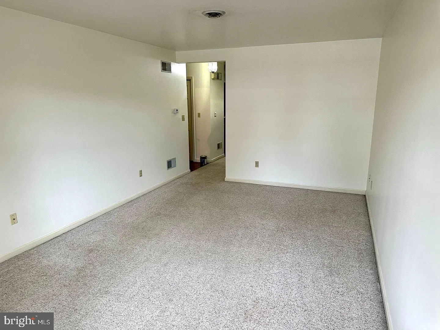 3 bed, 2.5 bath, 1680 sqft, $1,795 — Photo 4