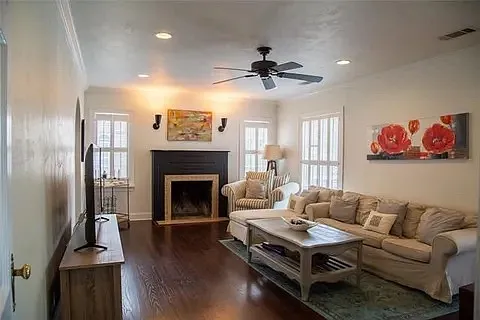 3320 Cockrell Ave — Photo 3