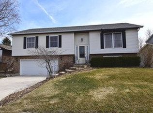 1009 Tioga Ct, Carol Stream, IL 60188