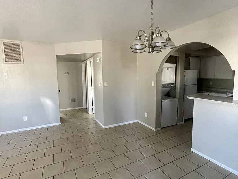 2704 E. Turney Ave — Photo 13