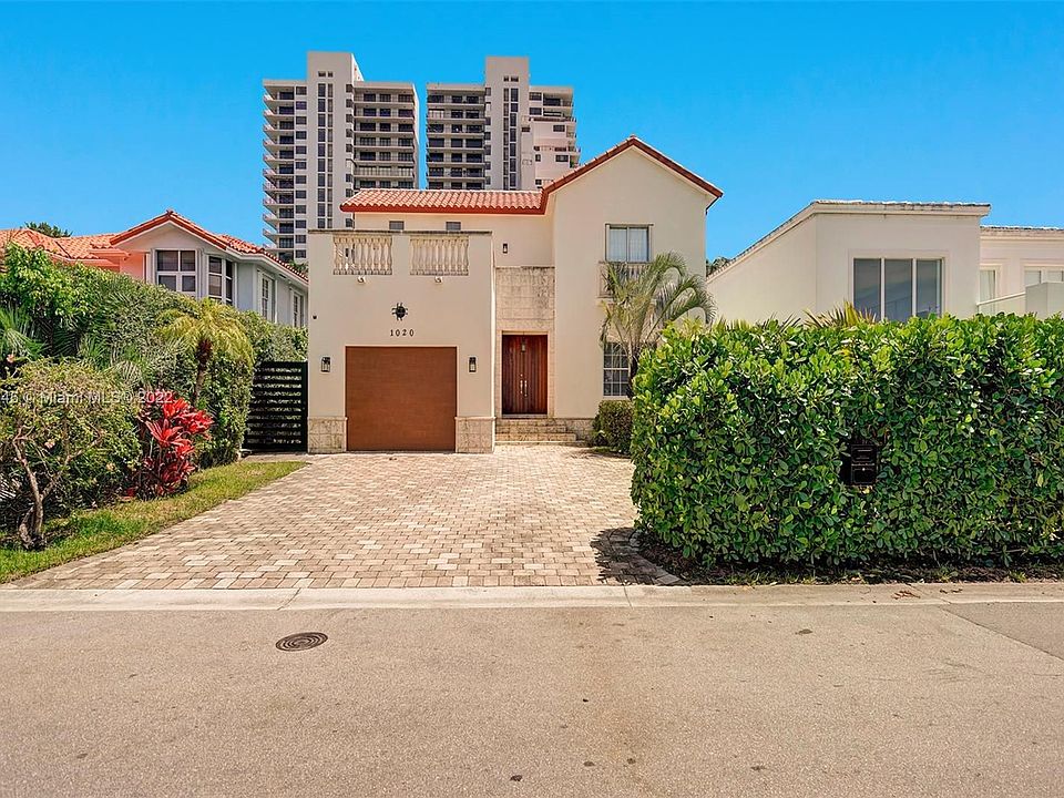 1st image of 1020 N Venetian Dr #2/8