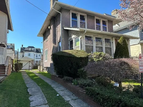774 E 35th St, Brooklyn, NY 11210