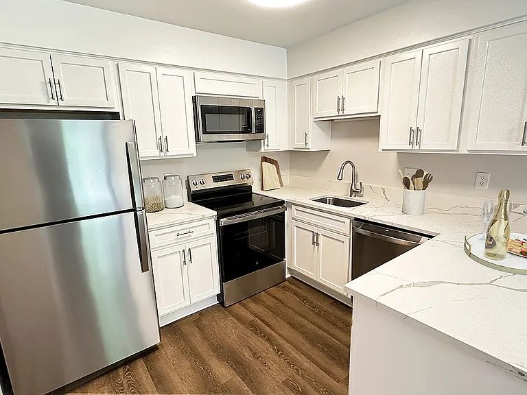 The uscale kitchen of the 2 bedroom Covington Club townhome beatures all you'd want for elegant snacking or dining.