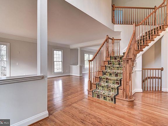 2nd image of 13715 Lakewood Ct
