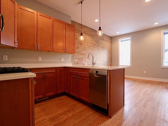 5th image of 2132 S Washtenaw Ave APT 1