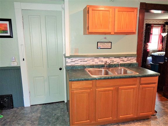 5th image of 907 Morris St