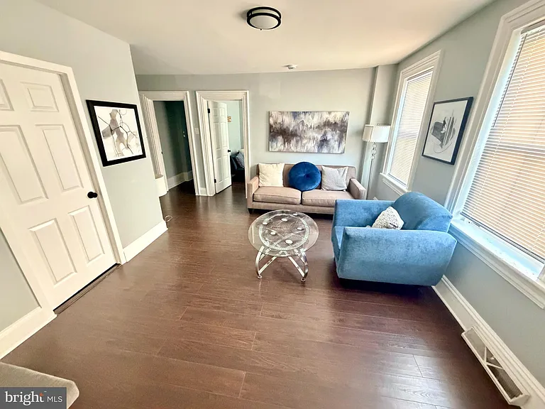 348 Farnsworth Ave #1R — Photo 5