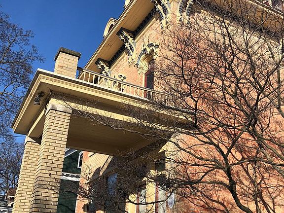2nd image of 459 Crescent St NE