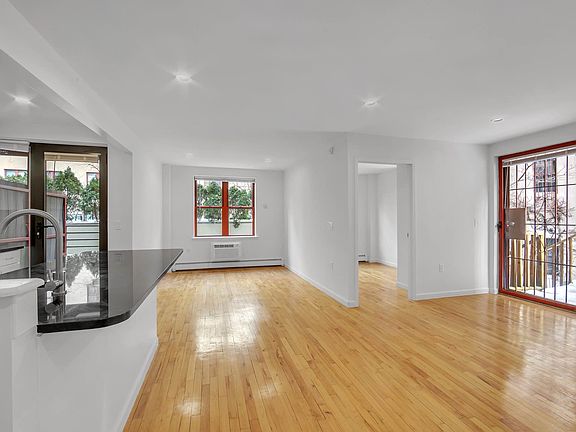 4th image of 190 E 7th St APT 114