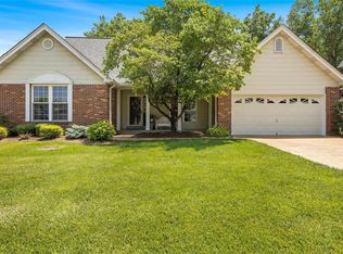 2126 Cliff Cave Crossing Ct, Saint Louis, MO 63129