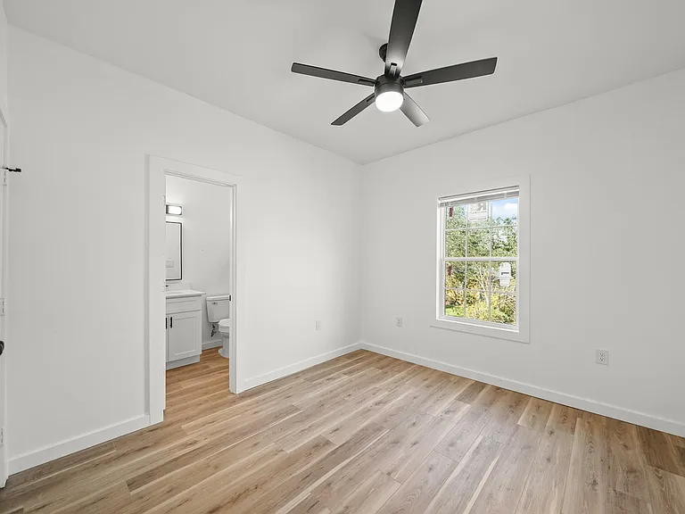 1512 W Blum St #A — Photo 24