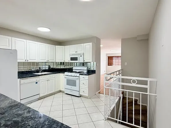 305 Tysens Ln #2, Staten Island, NY 10306