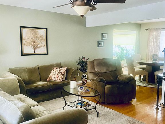 3rd image of 7 Basset Dr