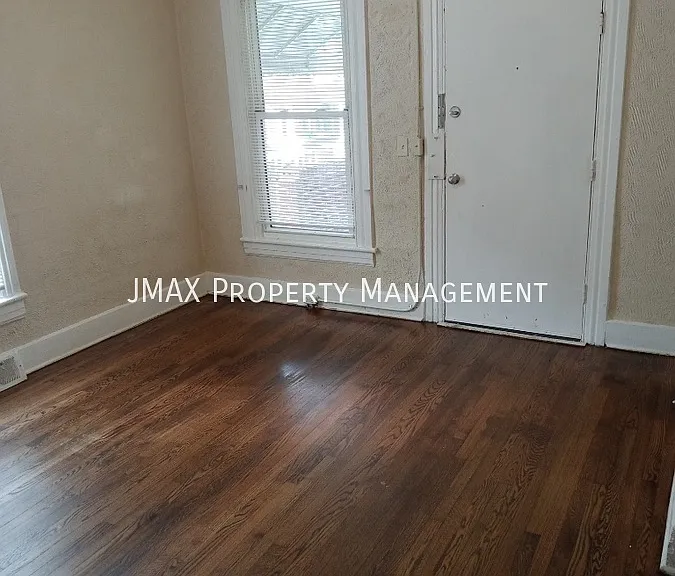 502 Rutherford Ave NW — Photo 2