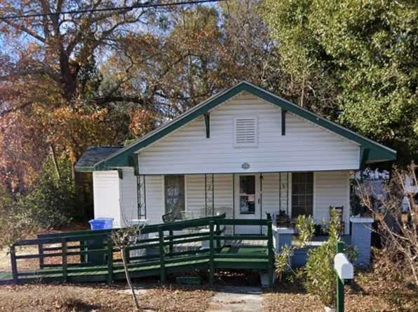 1086 Center St, Fayetteville, NC 28306