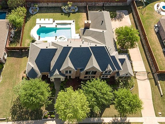 2nd image of 1605 Chancellor Ln