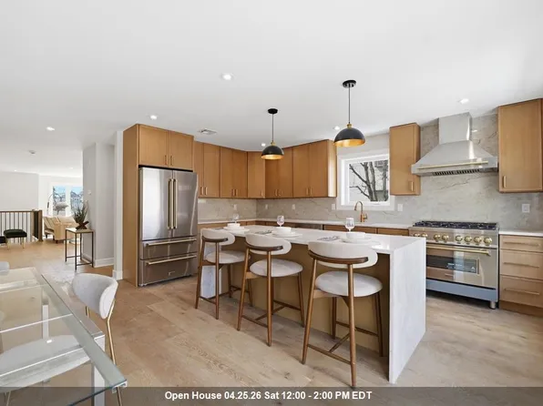 140A Weigands Ln, Secaucus, NJ 07094