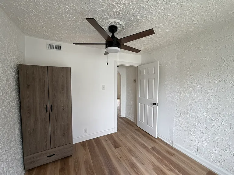 1114 Mona Dr — Photo 5