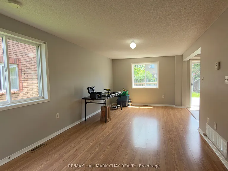 207 Tunbridge Rd — Photo 3
