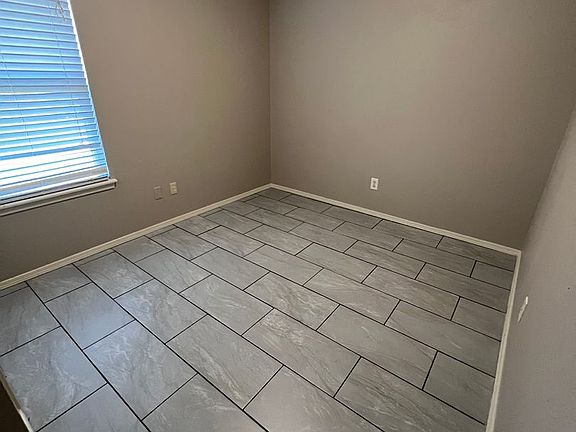5th image of 825 S 39th St