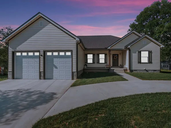 109 E Ward St, Centerville, TN 37033