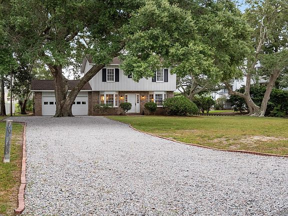 3rd image of 313 N Oak Dr.