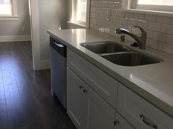 4th image of 2519 Lincoln Ave