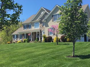 8 Dale Dr, Flemington, NJ 08822