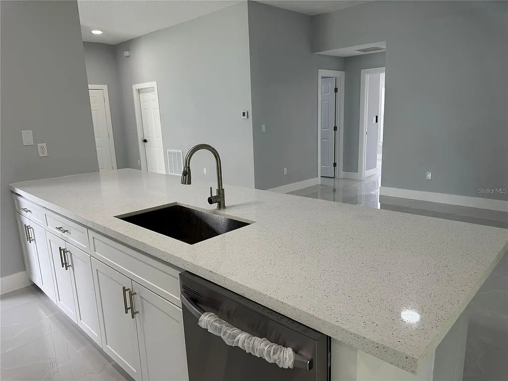 3 bed, 2.0 bath, 1575 sqft, $2,000 — Photo 4