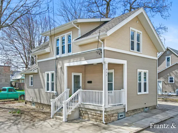 904 Zeeland Ct NE, Grand Rapids, MI 49503