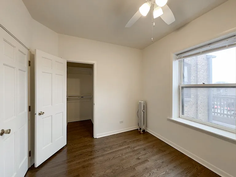 2633 W Ainslie St #4 — Photo 8