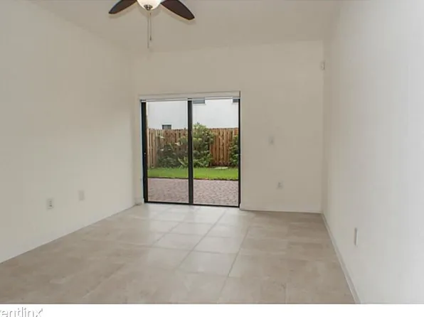 8844 NW 102nd Ct, Doral, FL 33178