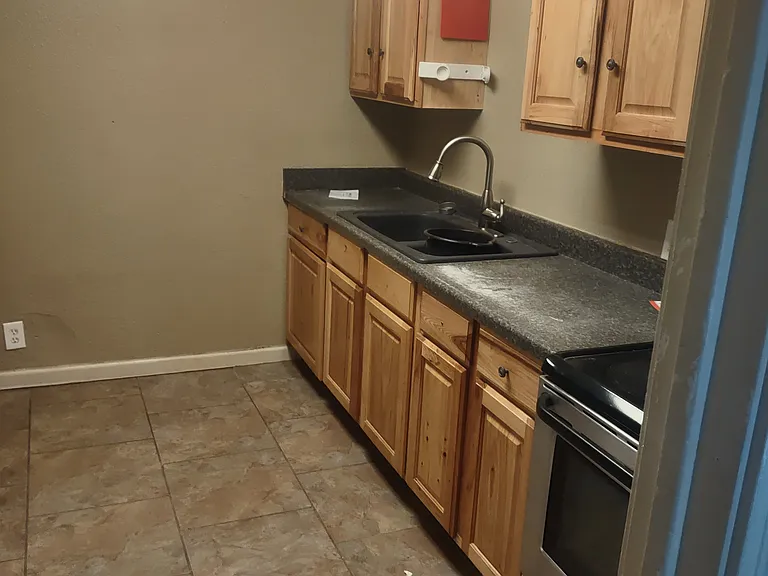 722 E Cornelia Cir — Photo 3