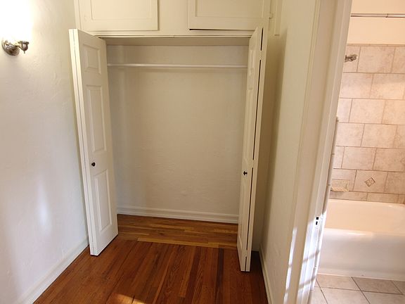 5th image of 444 N Sycamore Ave