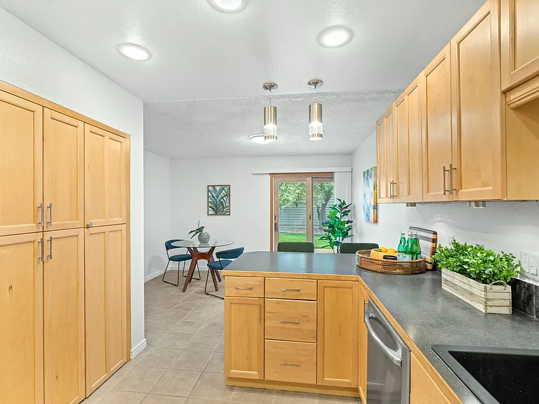 2926 Glenwood Dr — Photo 4