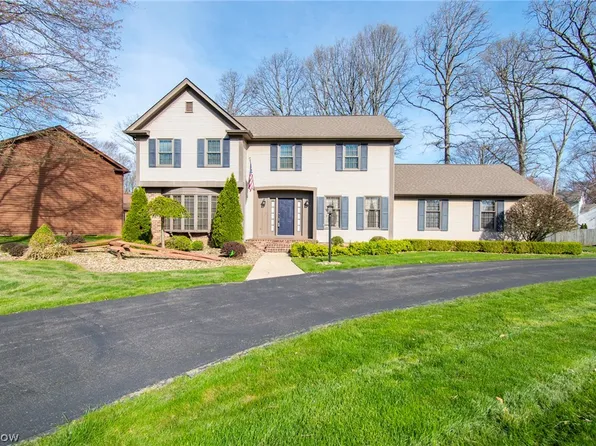 3640 Hummingbird Hill Dr, Poland, OH 44514