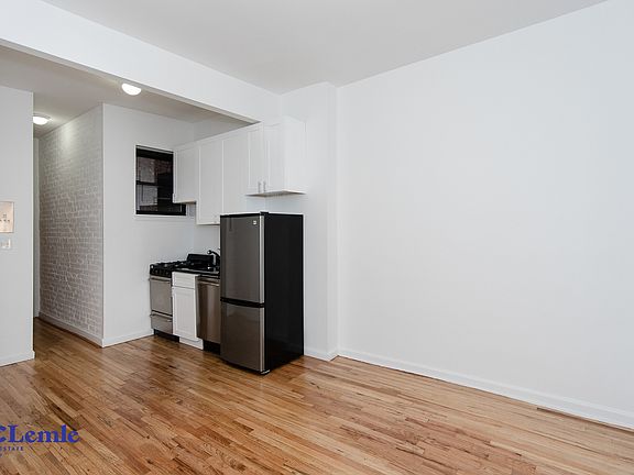 4th image of 216 E 83rd St APT 4B
