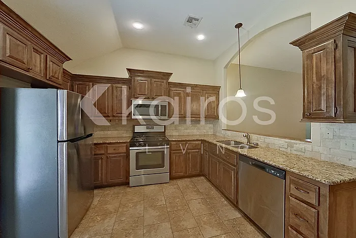 10613 SW 36th St — Photo 6
