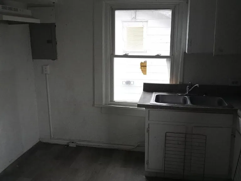 1617 E 1st St #B — Photo 6