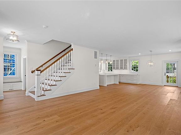 5th image of 75 Bridge St