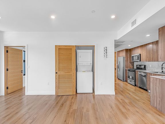 5th image of 1525 N Hobart Blvd #2B-2Ba-900Sqft