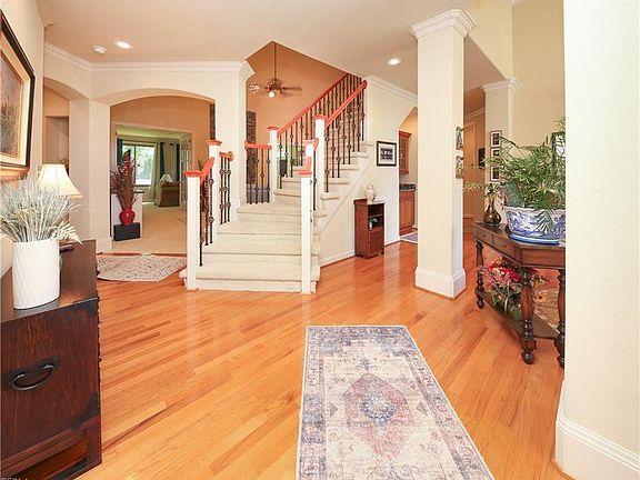 2nd image of 917 Redleafe Cir