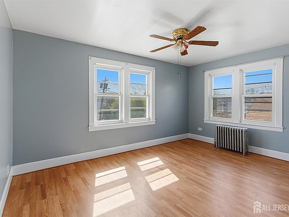 5th image of 10 Garfield St