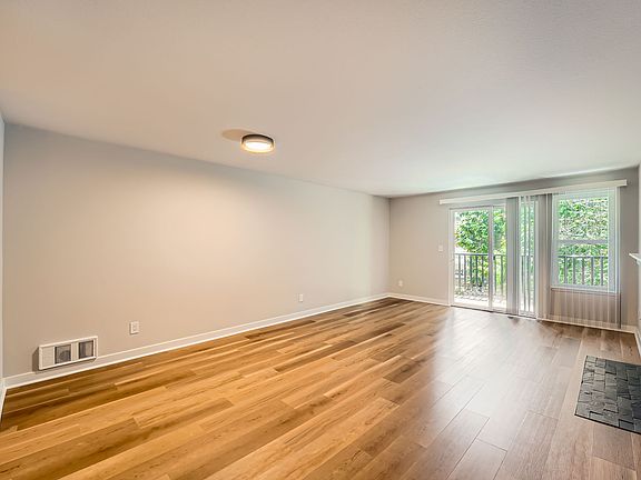 4th image of 13842 NE 8th St #C203