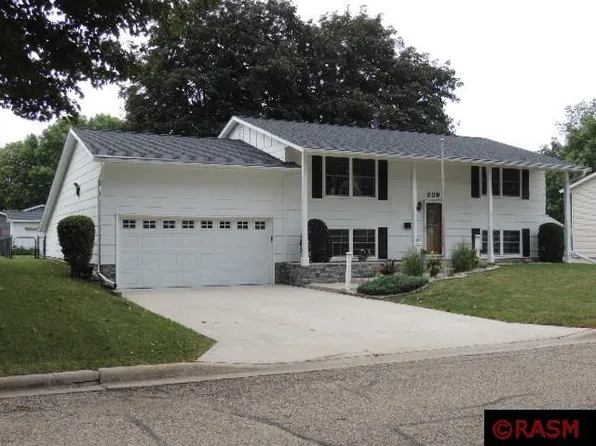 209 Ann Dr, Eagle Lake, MN 56024