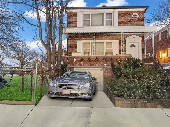 19664 45th Ave, Flushing, NY 11358