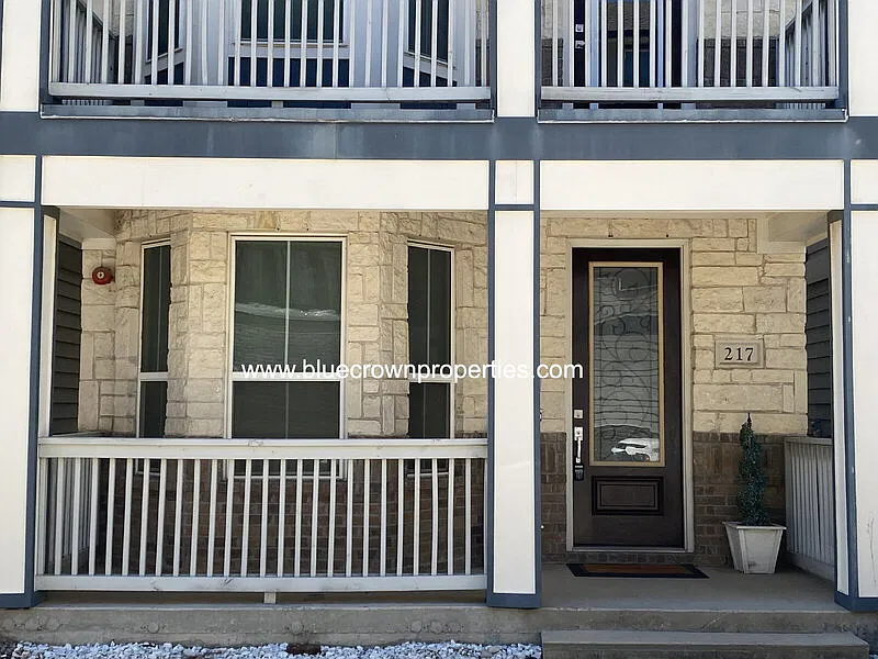 3 bed, 3.5 bath, 1864 sqft, $2,595 — Photo 2