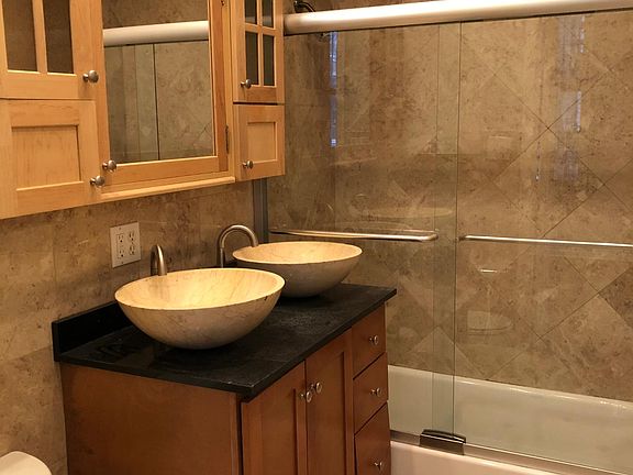 3rd image of 2129 N Sheffield Ave APT 1R