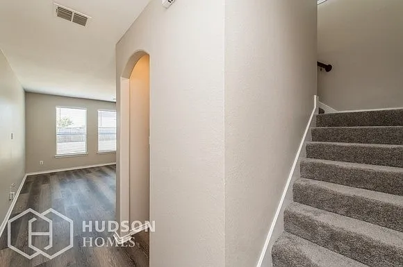 4 bed, 2.5 bath, 1977 sqft, $1,990 — Photo 4